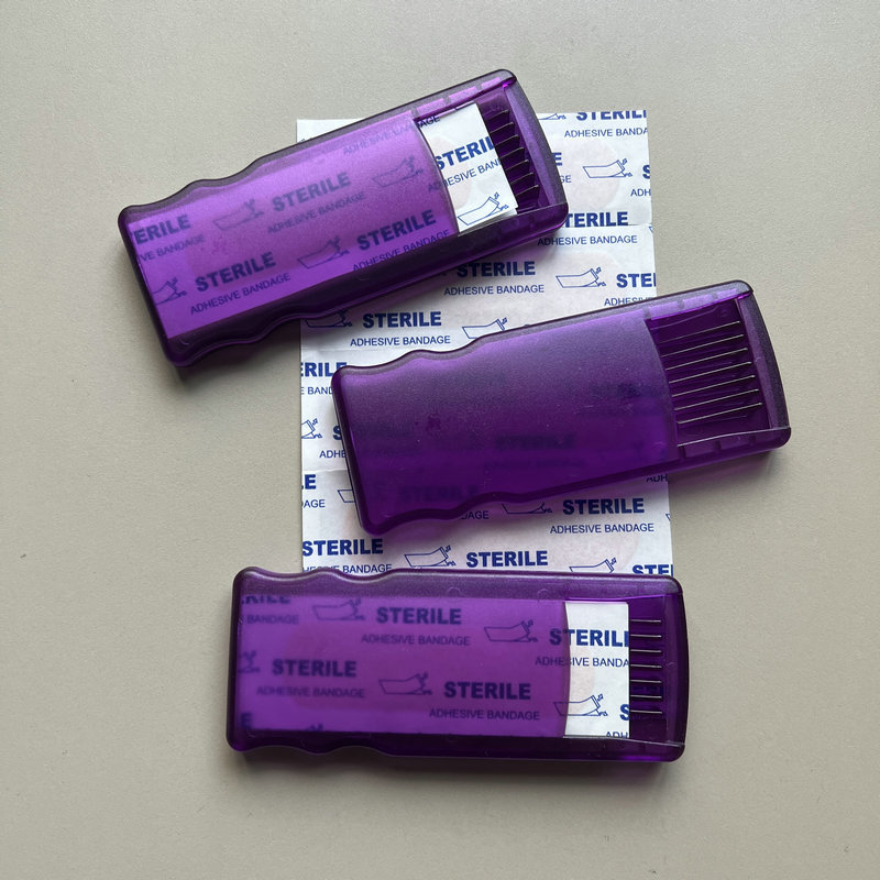 透明紫色塑料抽取式创可贴盒 波浪形创口贴盒 便捷式抽取创口贴盒