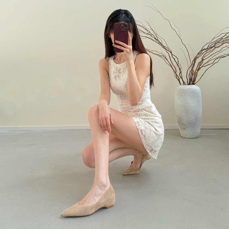 Nude-Colored Internal Height-Increasing Shallow-Mouthed Single Shoes for Women, Suitable for Petite Figures, Professional Wear, Slimming Effect, Flat Pointed Toe, Soft Cowhide Shoes