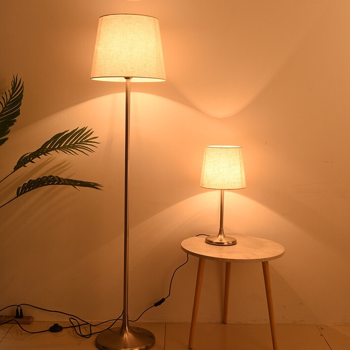 Floor Lamp European Style Simple Modern Vertical Living Room Bedroom Bedside Hotel Guesthouse Led Room Fabric Lampshade