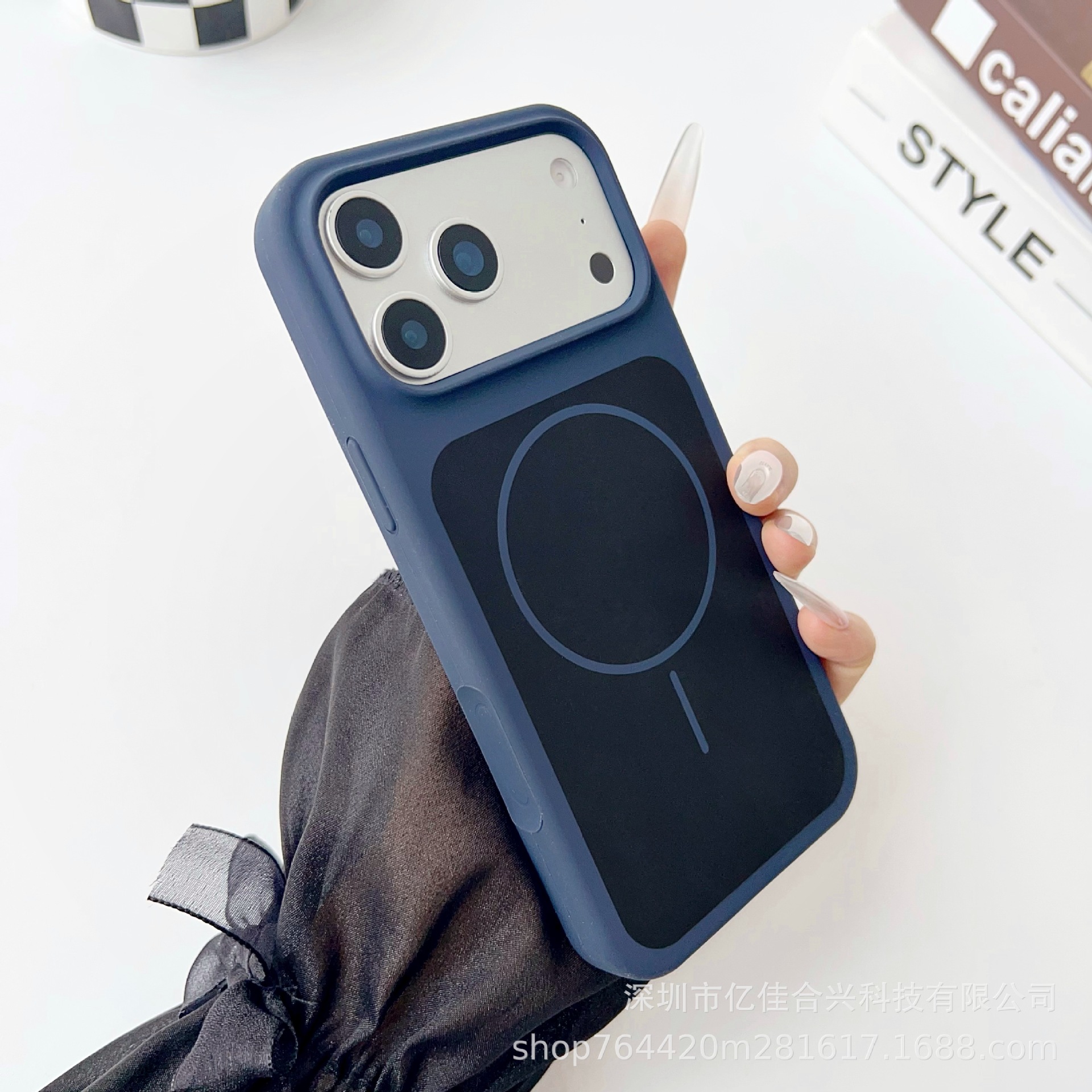 Magnético líquido de dos colores de gran agujero para iPhone17 ProMax 16 segundos de cambio 17 caso anti-caída 13