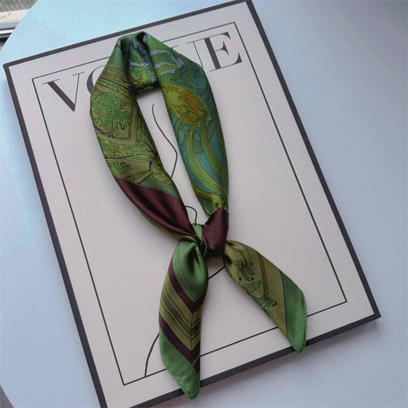 Primavera y verano nueva bufandas de impresión de letras de satén 70 × 70 bufandas de seda pequeñas bufandas cuadradas de alta calidad bufandas de estilo francés