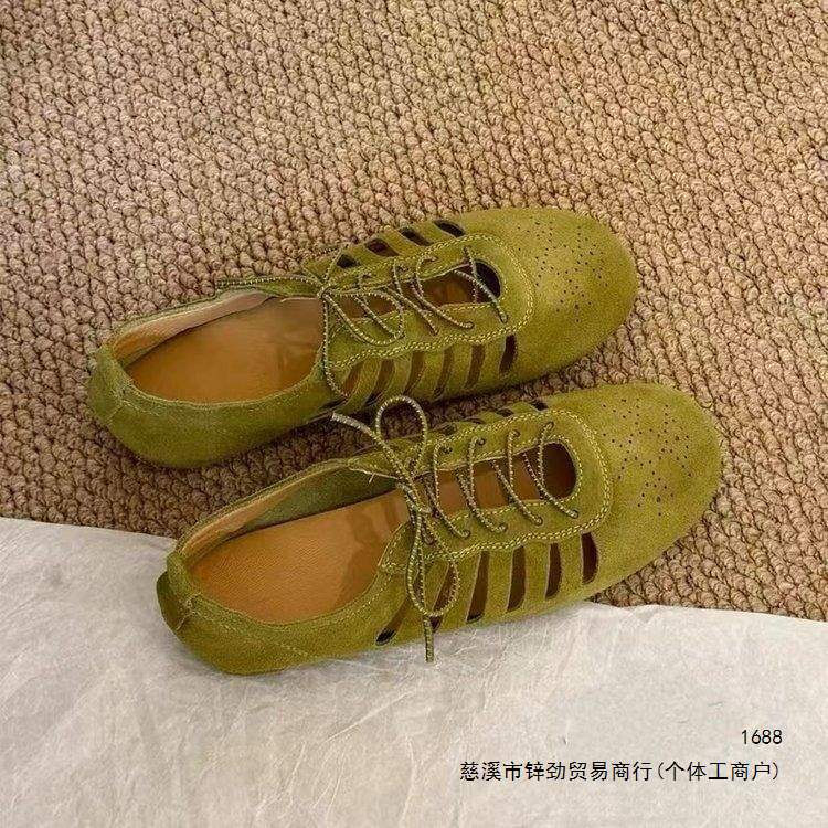Retro frosted versatile perforated sandals for women, 2026 summer style, Mori girl style, breathable, rubber lace-up low-cut shoes.