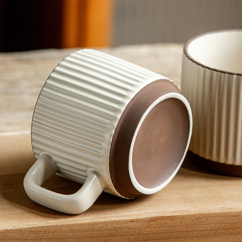 Dos piezas de alto aspecto taza de alivio mate taza par Taza de cerámica simple hogar taza de agua transfronteriza regalo