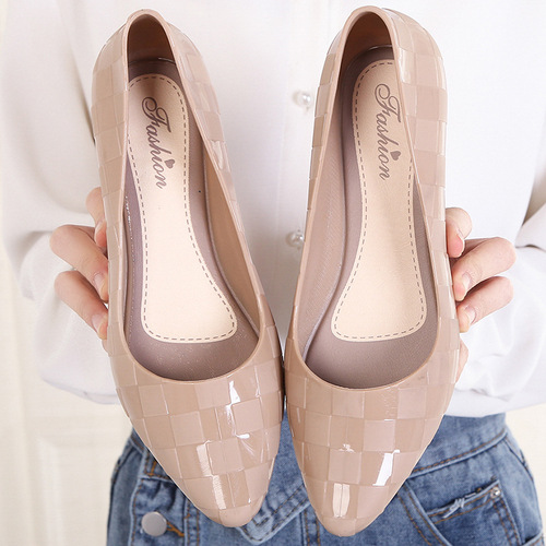 Anti-slip wedge sandals for women, summer fashionable outdoor style, internet celebrity chunky heel, fairy closed-toe shoes, mid-heel single shoes, pointed toe jelly soft-soled