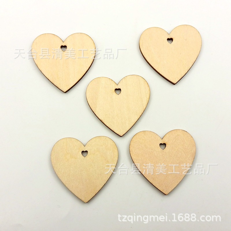 10-150mm tablero de tilo en forma de corazón agujero amor estilo botón de madera pieza en forma de corazón agujero melocotón corazón DIY pieza de madera decorativa