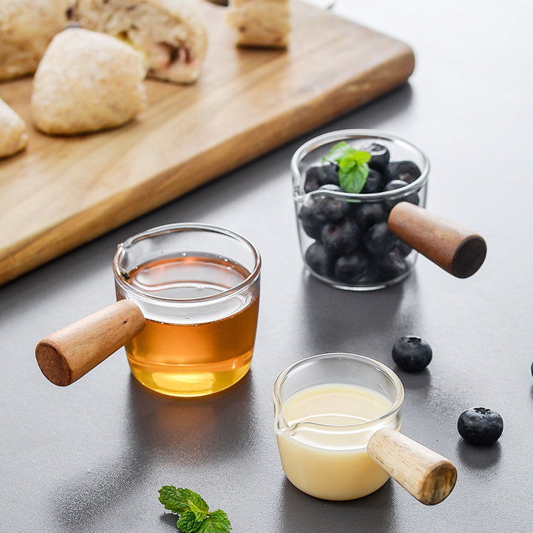Glass Small Milk Jug, Milk Pot, Espresso Measuring Cup, Western Restaurant Sauce Container, Dipping Dish, Wooden Handle Small Milk Jug Glass Small Milk Jug, Milk Pot, Espresso Measuring Cup, Western Restaurant Sauce Container, Dipping Dish, Wooden Handle Small Milk Jug