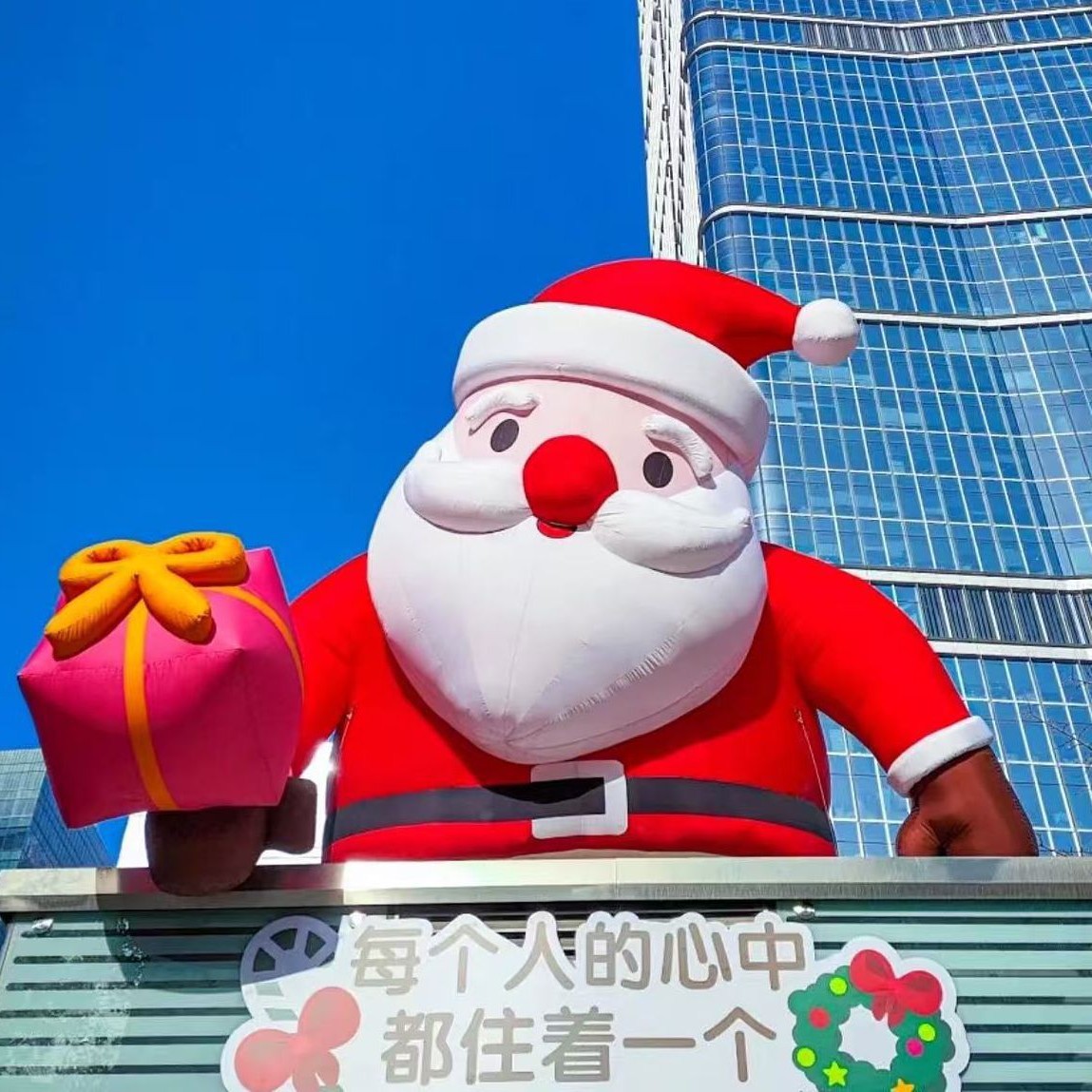 Navidad inflable al aire libre Santa Claus decoración fábrica directa para el diseño del centro comercial Chen luminoso modelo de aire al aire libre