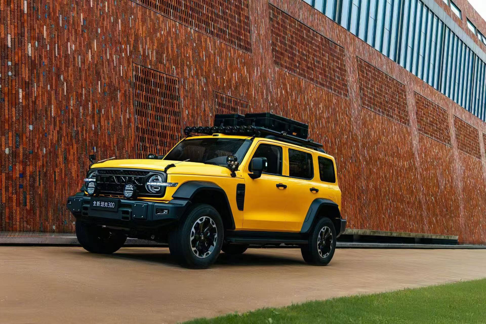 WEC equipment box, roof luggage box, outdoor tactical box, off-road modification, camping universal storage box, organizer box
