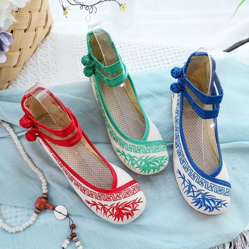 Blue and white porcelain embroidered cloth shoes, spring and autumn women's shoes, casual double disc buckle, retro shallow mouth