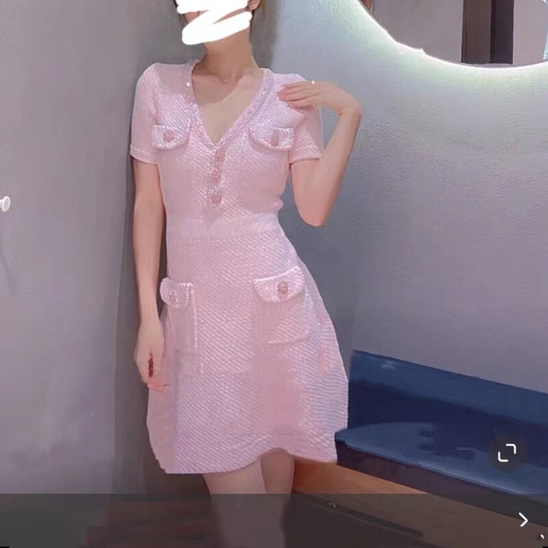 Fall/Winter 2022 new pink V-neck waist diamond button knitted dress