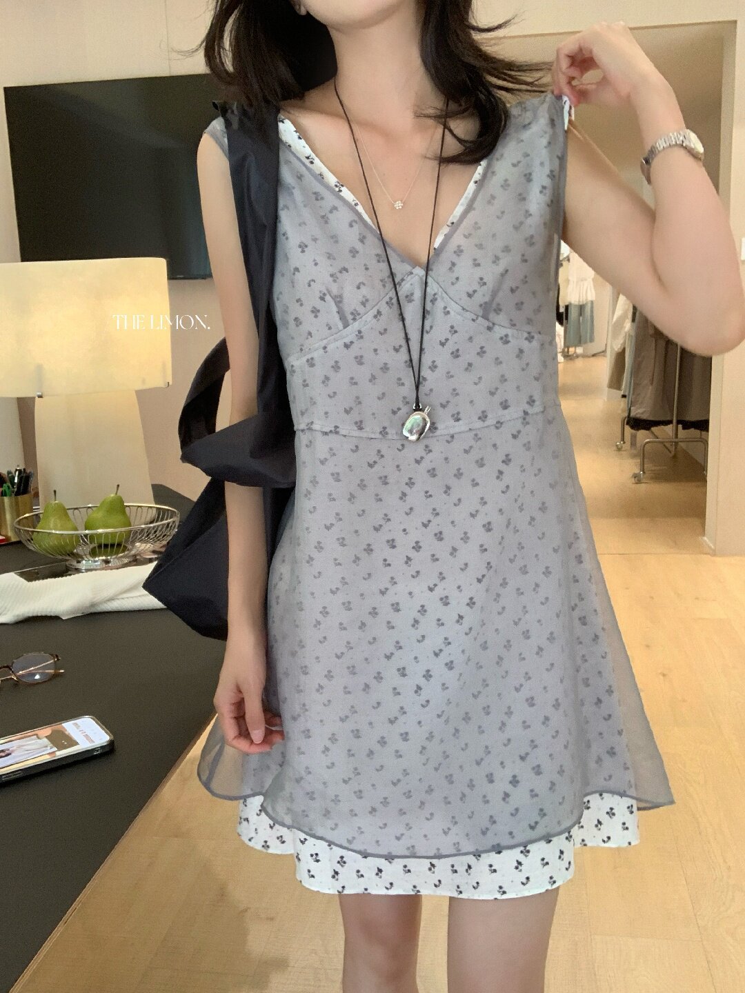 Đầm suông nữ cổ V họa tiết hoa tay loe phối ren — màu cam, màu xám chi tiết 16