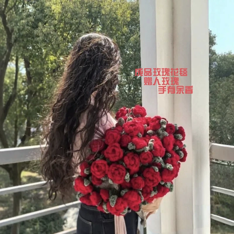 Плед-подушка с букетом роз, плед-шаль с вечными цветами, декоративный плед с цветами, подарок на День святого Валентина