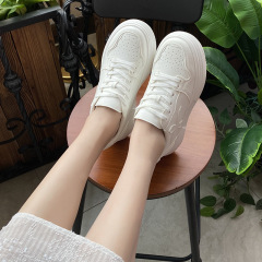 蘇茵茵法步街大道2023年新款8厘米厚底小白鞋韓版休閒內增高板鞋