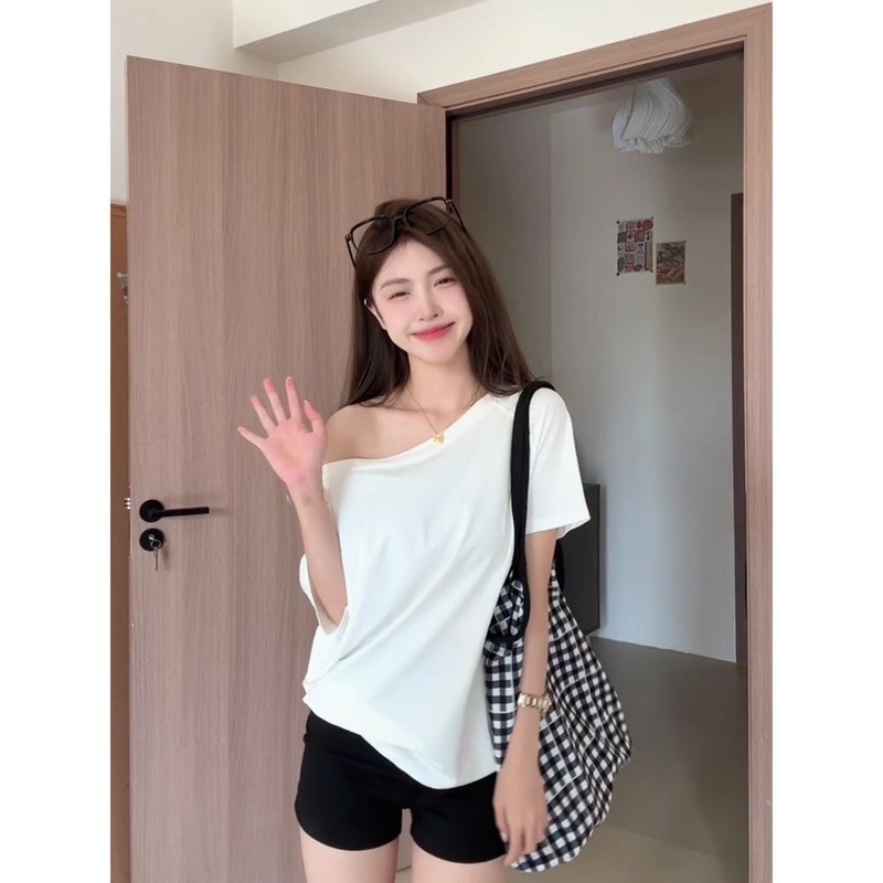 纯欲斜领露肩短袖T恤女夏2025新款宽松遮肉显瘦甜辣妹设计感上衣|undefined