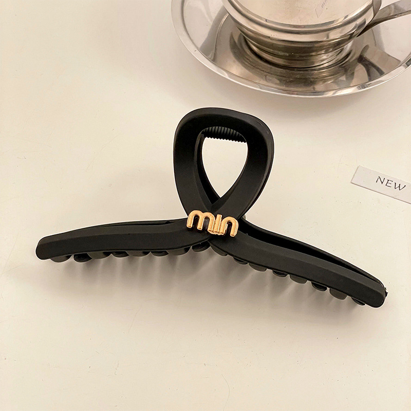 Pinza de pelo esmerilado negro horquilla femenina celebridad de Internet 2023 nueva Cabeza trasera clip de tiburón pelo Chuck clip de pelo tocado