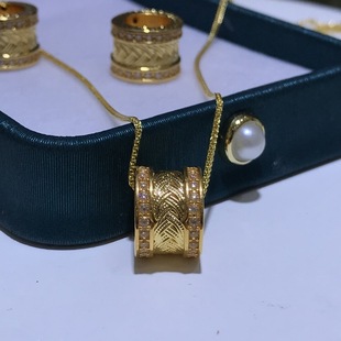 18K Gold Small Waist Pendant Au750 Color Gold Filigree Wind and Rain Bridge Cylinder Pendant Can Be DIY Accessories Shuibei Gold