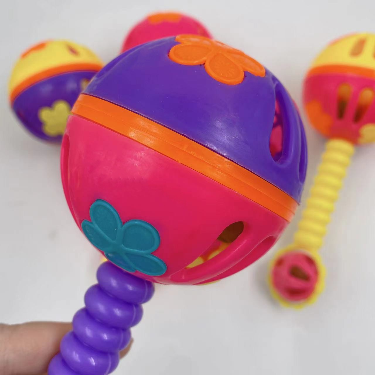 Campinas de mano de plástico para niños grandes coloridas bolas de tambor de ondas tipo campana de mano Linyi al por mayor