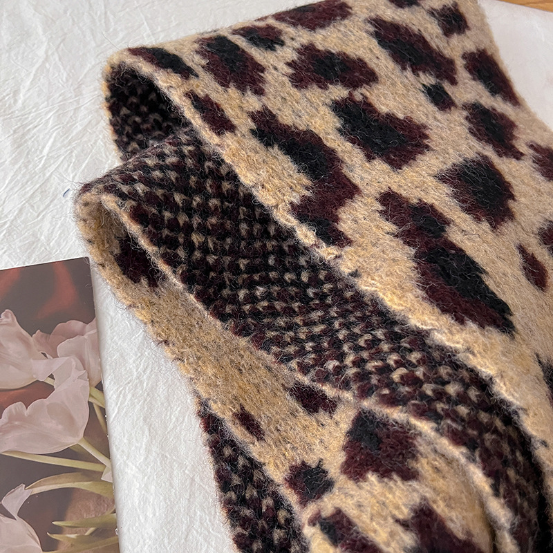 Écharpe tricotée à imprimé léopard classique et tendance pour femme, style millénaire, style Spice Girl, polyvalente, décorative et chaude_voghion.com