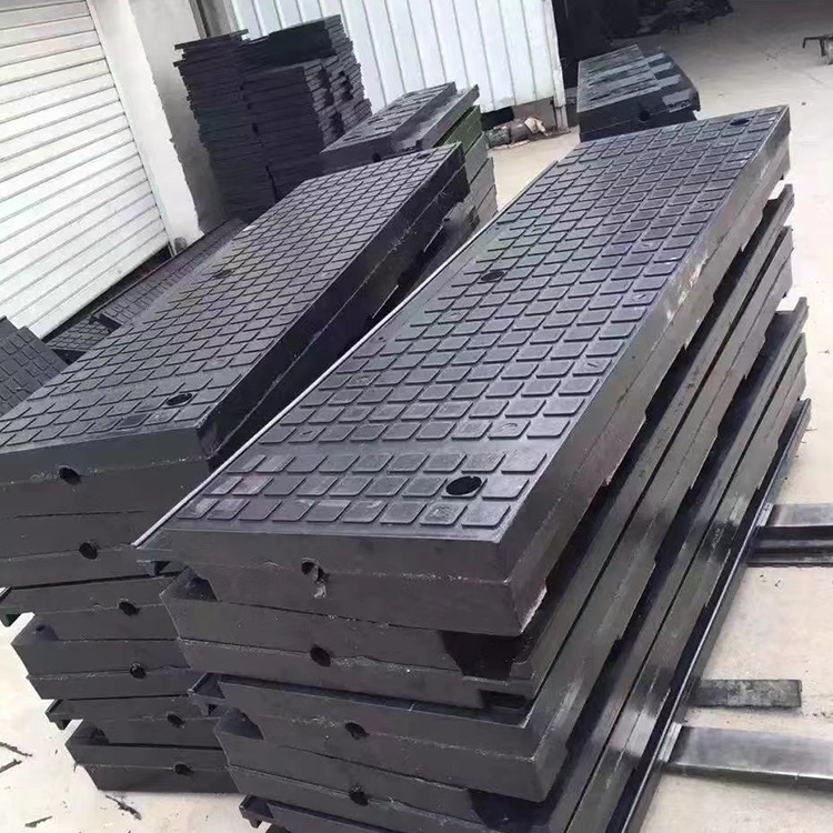 铁路橡胶道口板 耐磨耐高压橡胶道口板P50P43铁道口平铺橡胶板