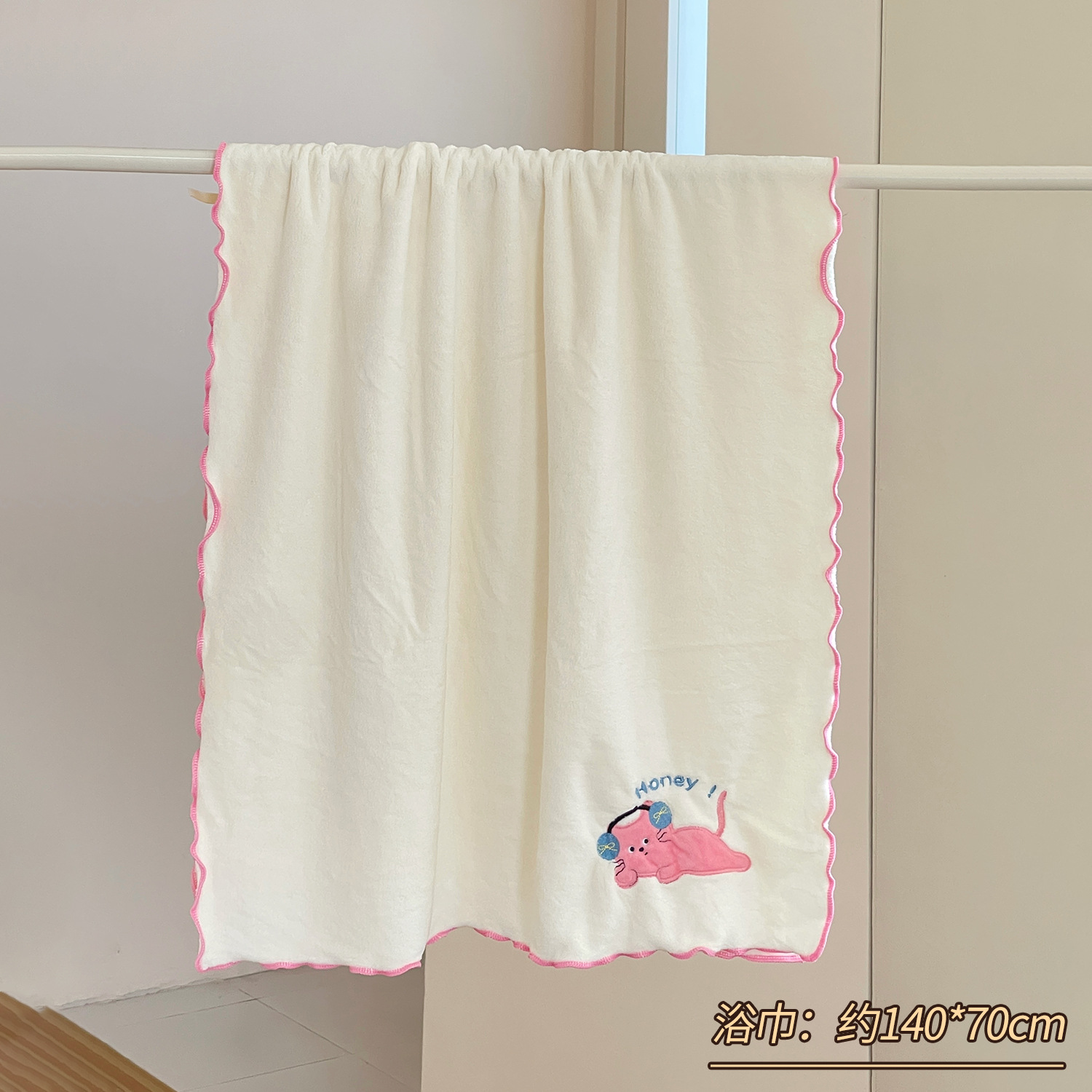 Hermosos auriculares para gatos para usar toallas de baño de cuatro piezas, vestido de baño suave absorbente de agua y seco rápido, dormitorio doméstico para usar conjunto de toallas