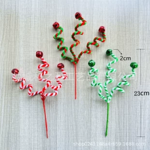 Праздничный декор DIY: веточки с колокольчиками и леденцами
