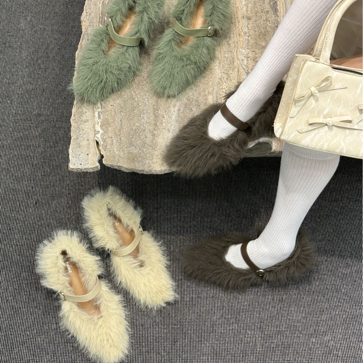 高级感灰色玛丽珍毛毛鞋女冬外穿加绒棉鞋一字扣带平底羊羔毛单鞋