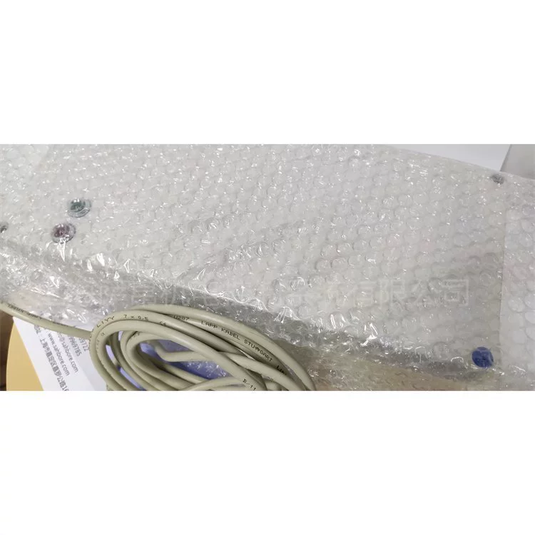 Установка для проверки относительной скорости моделирует генератор Доплера HELLA, моделирующий сигналы вождения автомобиля.