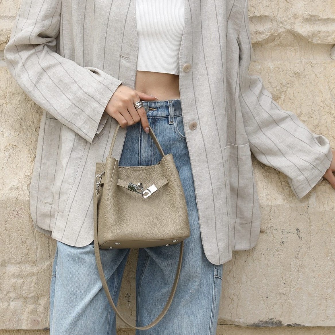 Early Spring Vintage Lock Buckle Top-Grain Leather Bucket Bag, Commuter Genuine Leather Fashion Shoulder Bag, Handbag, Crossbody Bag, Korean Style Small