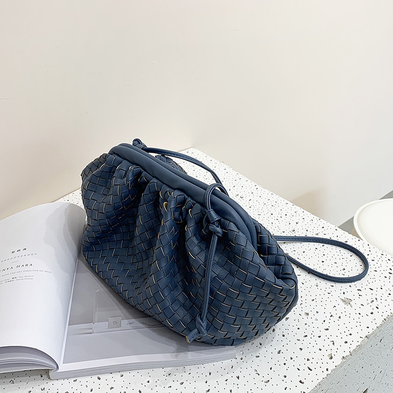 Bolso de hombro de cuero suave de alta gama, estilo nube tejido a mano transfronterizo, novedad de invierno 2025, para mujer, bandolera de moda
