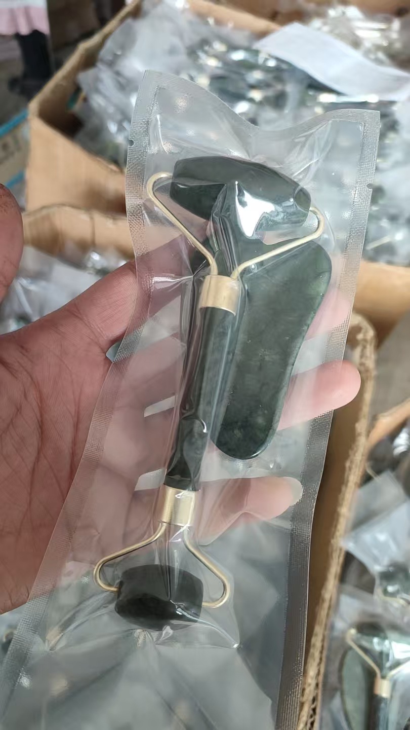 メーカーは天然玉の美容容器のマッサージ器の顔のローラーの玉の美容器の美容玉のスクレーパーを供給します。