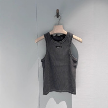 M*U 2025春季新款灰色修身短款无袖吊带背心 女休闲风棉质上衣