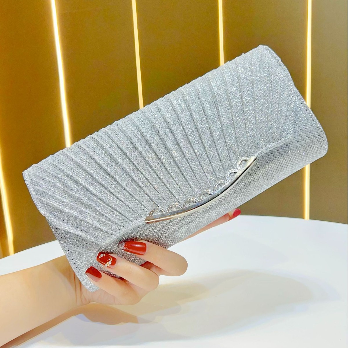 Nuevo bolso de cena brillante transfronterizo, embrague, bolso femenino de verano, bolso femenino de mensajero de moda de lujo ligero de alta gama