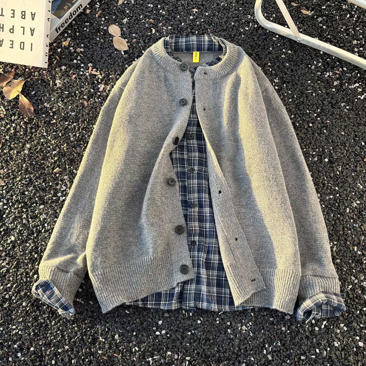 Maglione con scollo rotondo e spalle scese in stile coreano – Cardigan oversize in maglia scozzese per donna e uomo (unisex, poliestere traspirante, grigio/caffè, M-3XL)_voghion.com