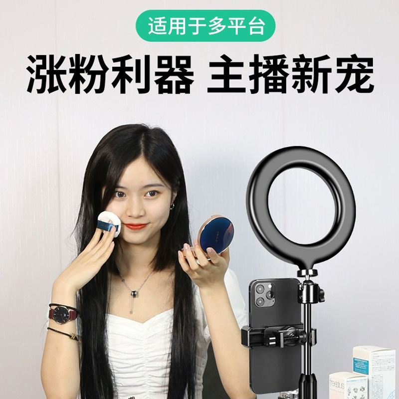 携帯電話の生放送はライトネットの赤信号を補って写真を撮ります。|undefined
