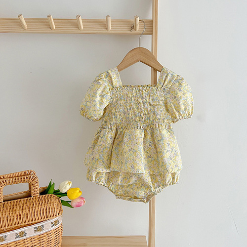 New summer Korean-style ruffled puff-sleeve baby romper for girls, featuring a princess-like floral dress—perfect for sisters' matching outfits and kids' clothing.