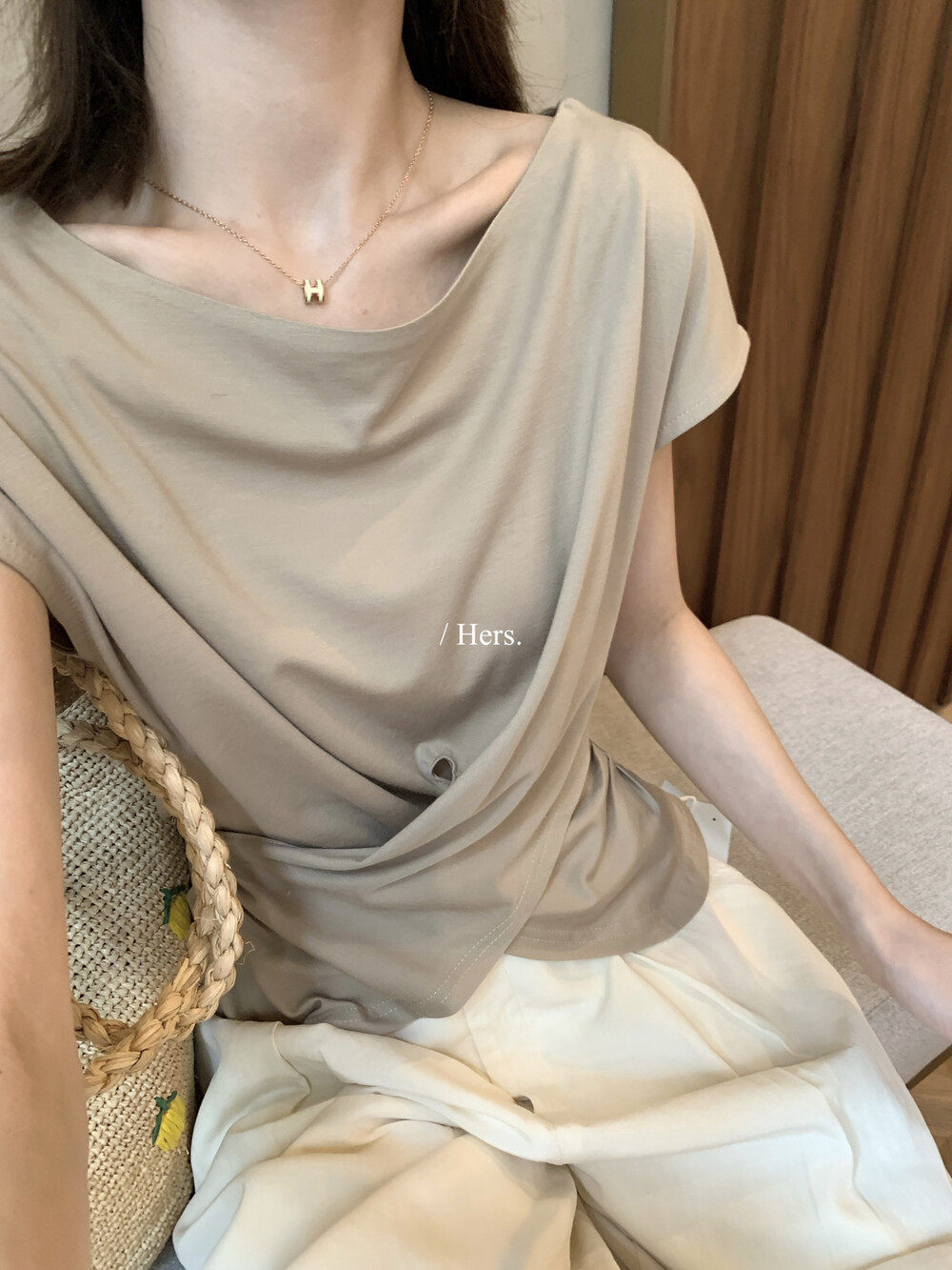 Áo thun nữ tay ngắn cổ tròn phong cách Hàn Quốc, thiết kế lưng xẻ khoét lệch — màu đen, Xám khói, trắng ngà, màu hồng chi tiết 30