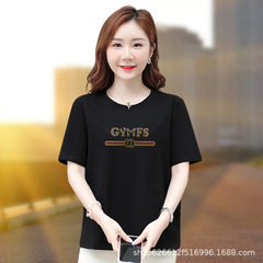 純綿の半袖の女性のtシャツの夏の中年のお母さんの薄い金のゆったりしている大きいサイズはやせている半袖の洋風の上着を見せます。