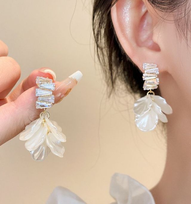 Colgante de bordilla universal mosquito incendiente bandeja de orejas clip de orejas mujeres sin agujeros de orejas clip de hueso de orejas pendientes de lujo ligero pendientes de alta calidad joyas de orejas