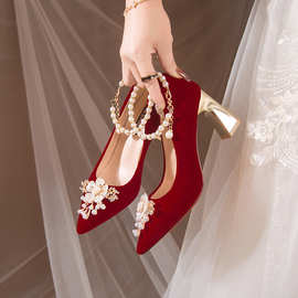红色高跟婚鞋女2024新款绑带串珠新娘敬酒秀禾婚纱两穿不累脚女鞋