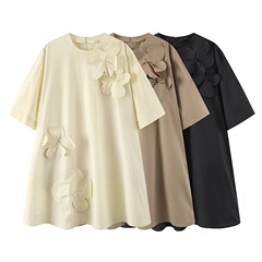 24春夏の韓国版はゆったりしていて、やせています。丸首の立体的な花がワンピースを飾っています。