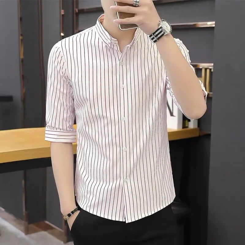 Verano nuevo estilo camisa de manga media para hombre camisa delgada a rayas de todo fósforo camisa delgada de manga corta camisa de pulgadas de siete a cinco mangas de moda para hombre
