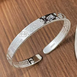 手镯;手链;吊坠