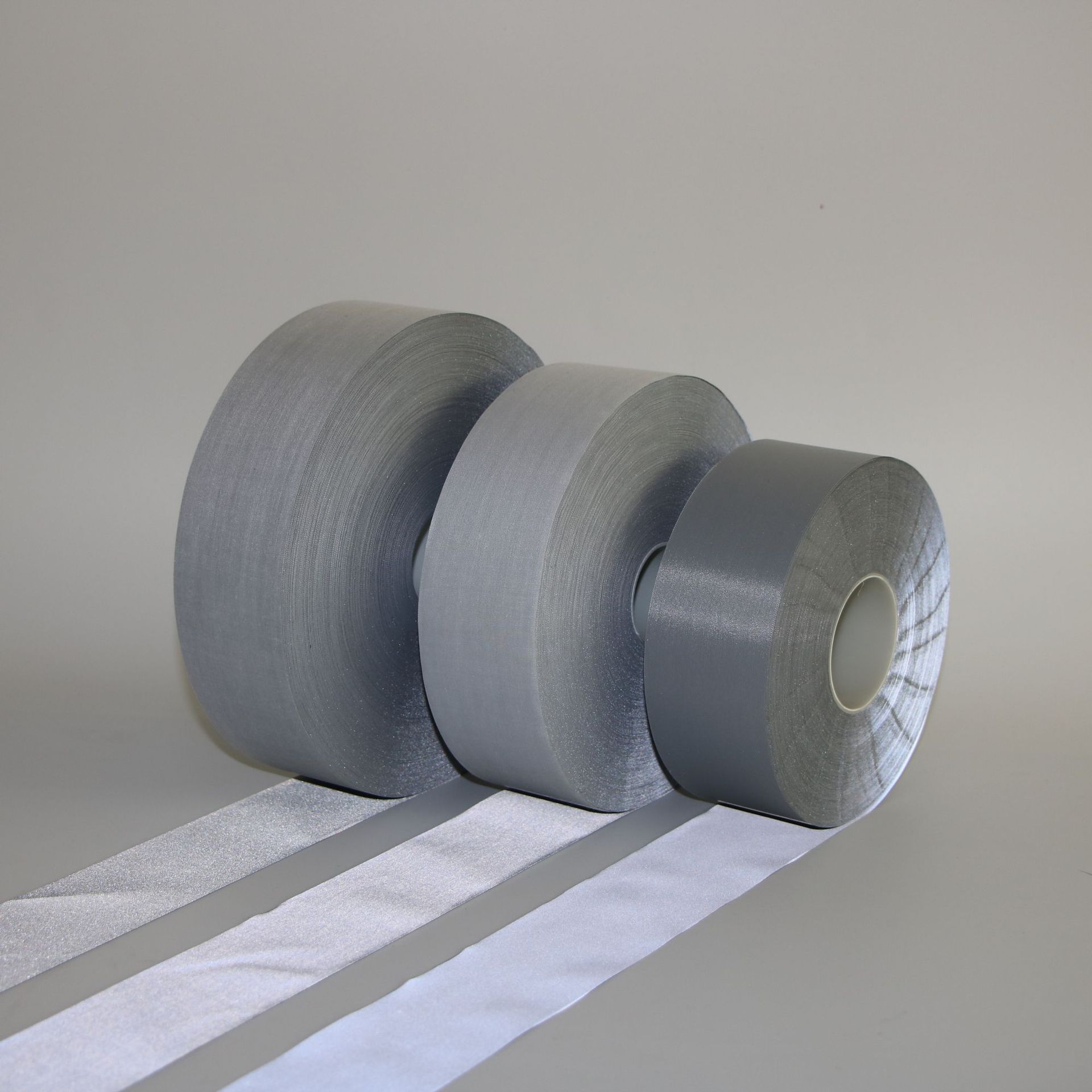 工厂直供 高亮反光化纤布 服装反光化纤布条可裁切车缝反光化纤条