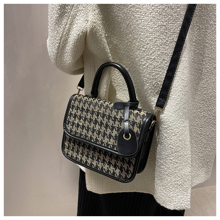 Retro Women's Bag New Korean Checkerboard Small Square Bag Shoulder Messenger Bag Wholesale display picture 3