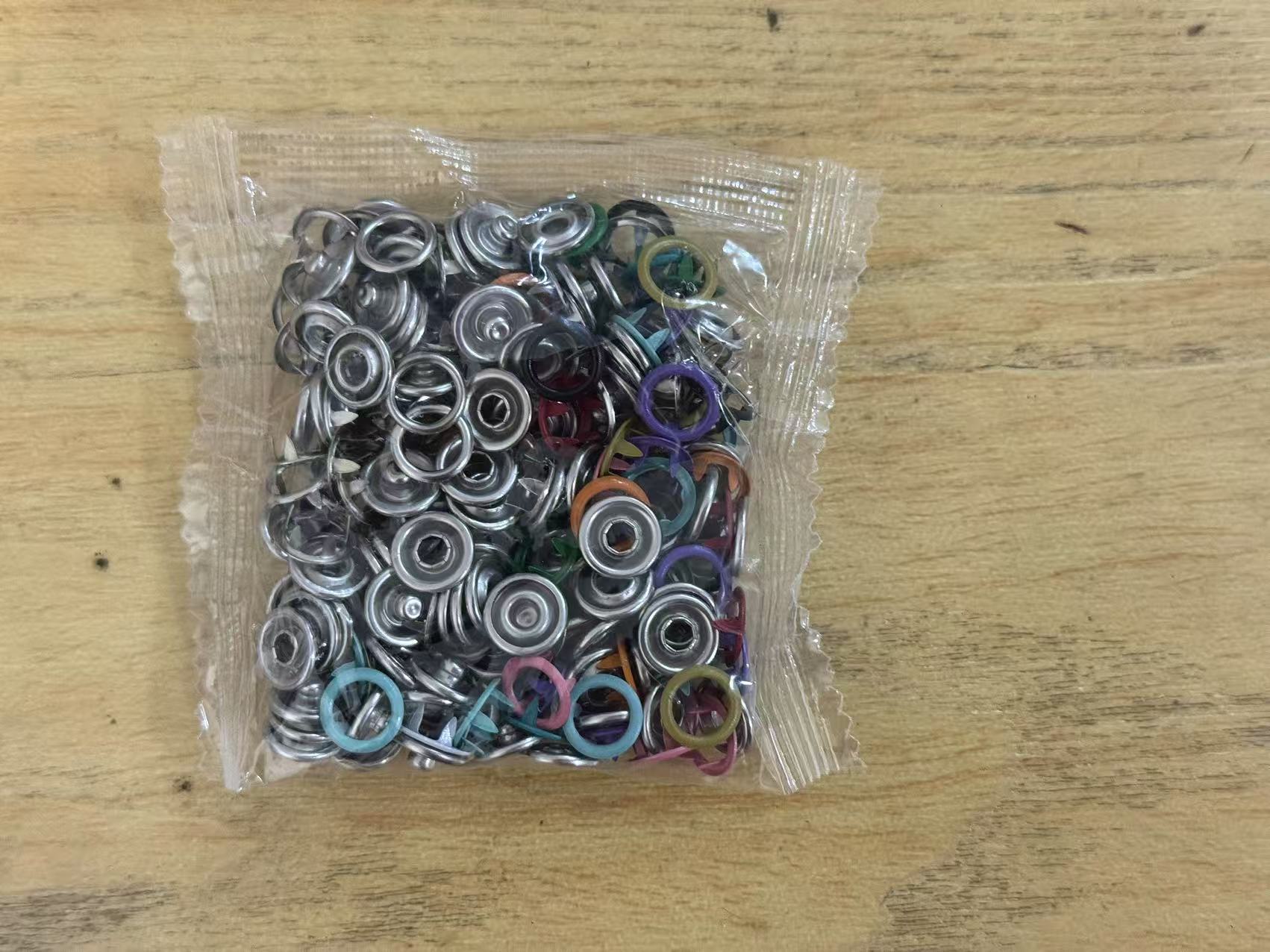 Juego de instalación de hebilla de cinco garras Botón de abrazadera de cinco garras Botón oculto Botón a presión Botón hembra Botón sin costura Botón transfronterizo de cinco garras