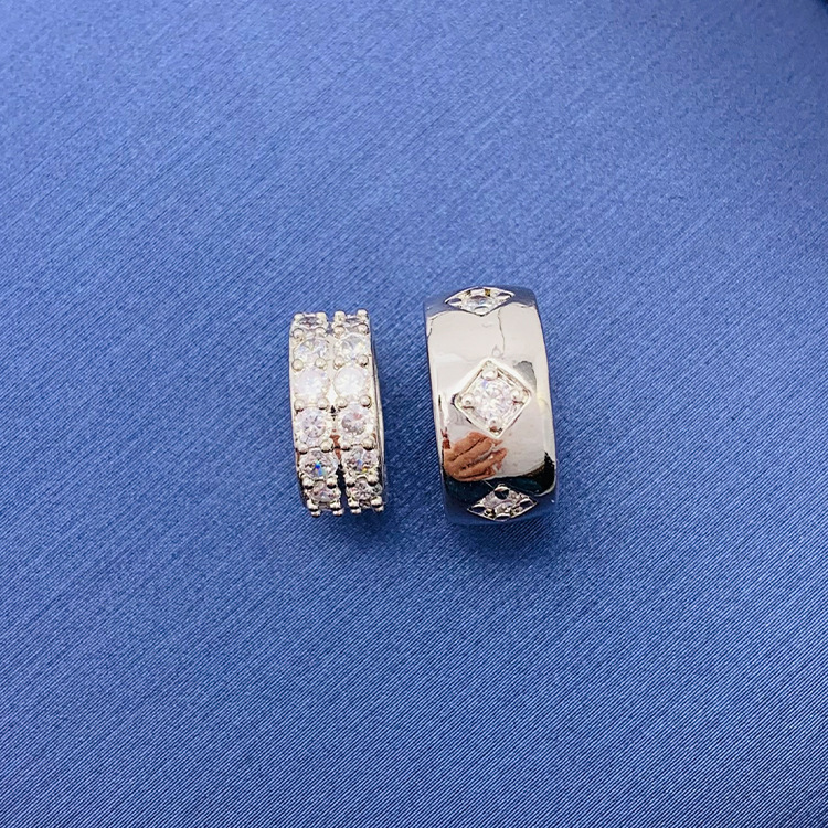 百種類のペンダントは心のままにファッションの経典を配合します。カップルの美しいペンダントは親友のアクセサリーを送ります。