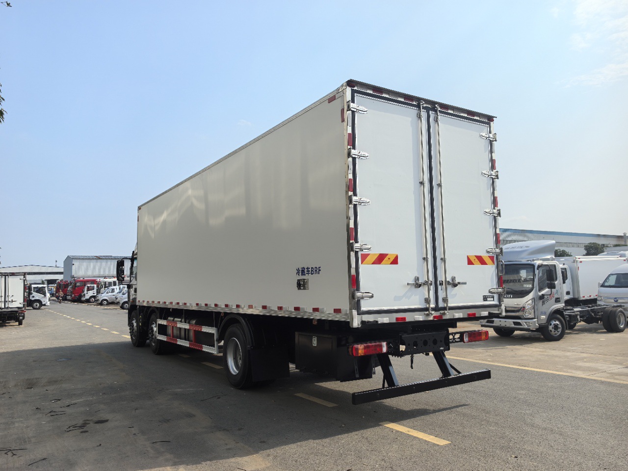 Foton Auman planetary small three-axle refrigerated truck ( 9.6m )  Foton Auman refrigerated truck 9.6m  Refrigerated truck
