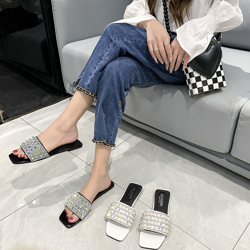 Grote maat, coole 2024 nieuwe zomermode, bovenkleding, vierkante neus, platte zool, slippers met strass steentjes voor dames_voghion.com