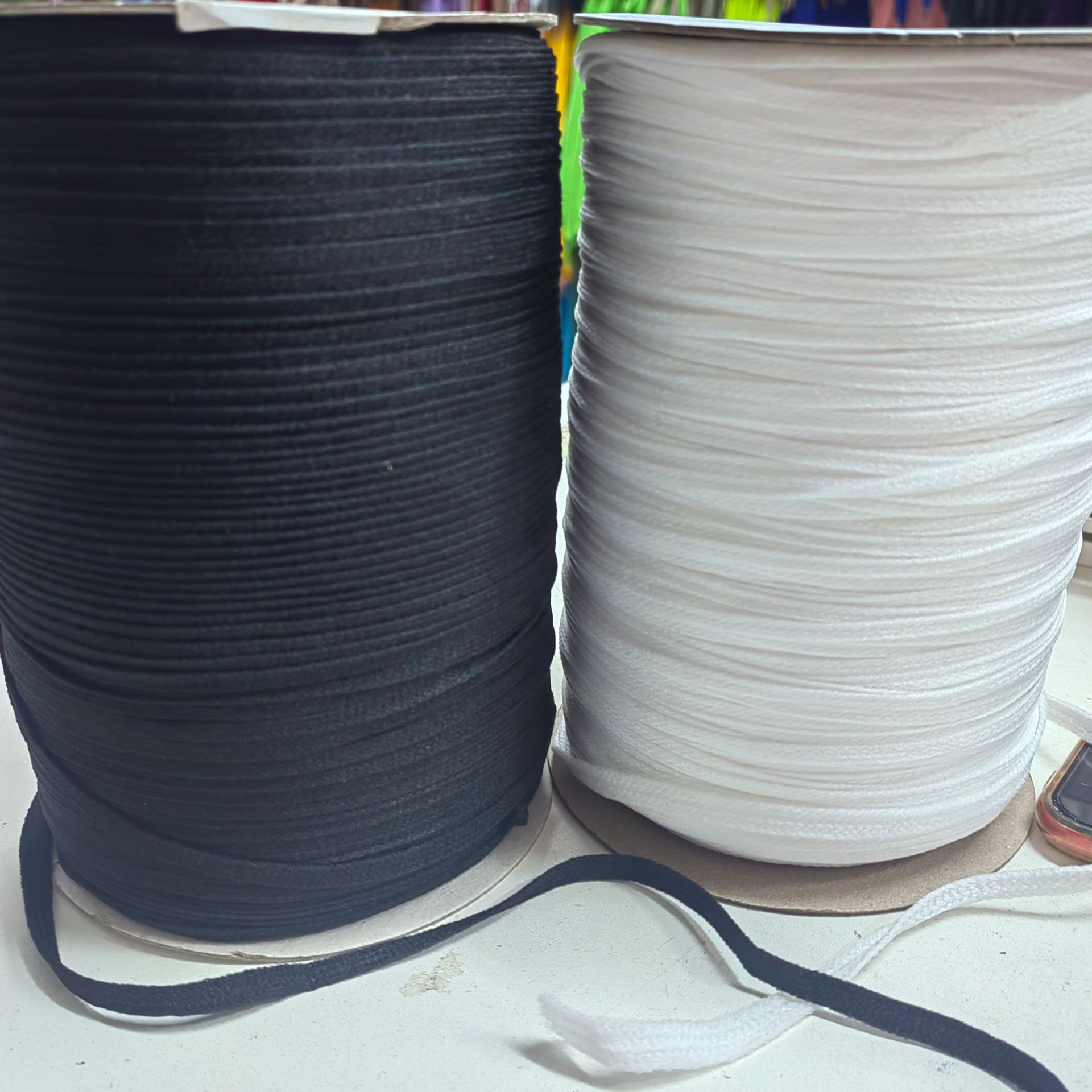 Fabricantes al por mayor juguetes de peluche reforzar la ropa especial de 5MM nylon elástico alta camisa cabeza correa de tracción