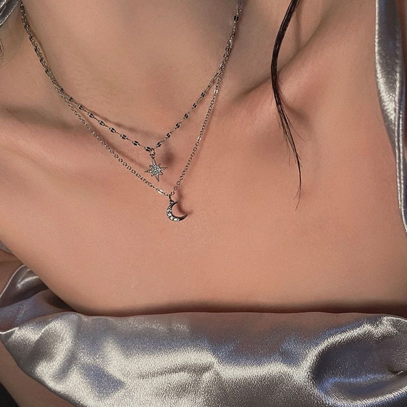 Collar de doble capa de estrella y luna para mujeres 2024 nuevo temperamento de diosa de alto nivel Fan lujo ligero simple collar